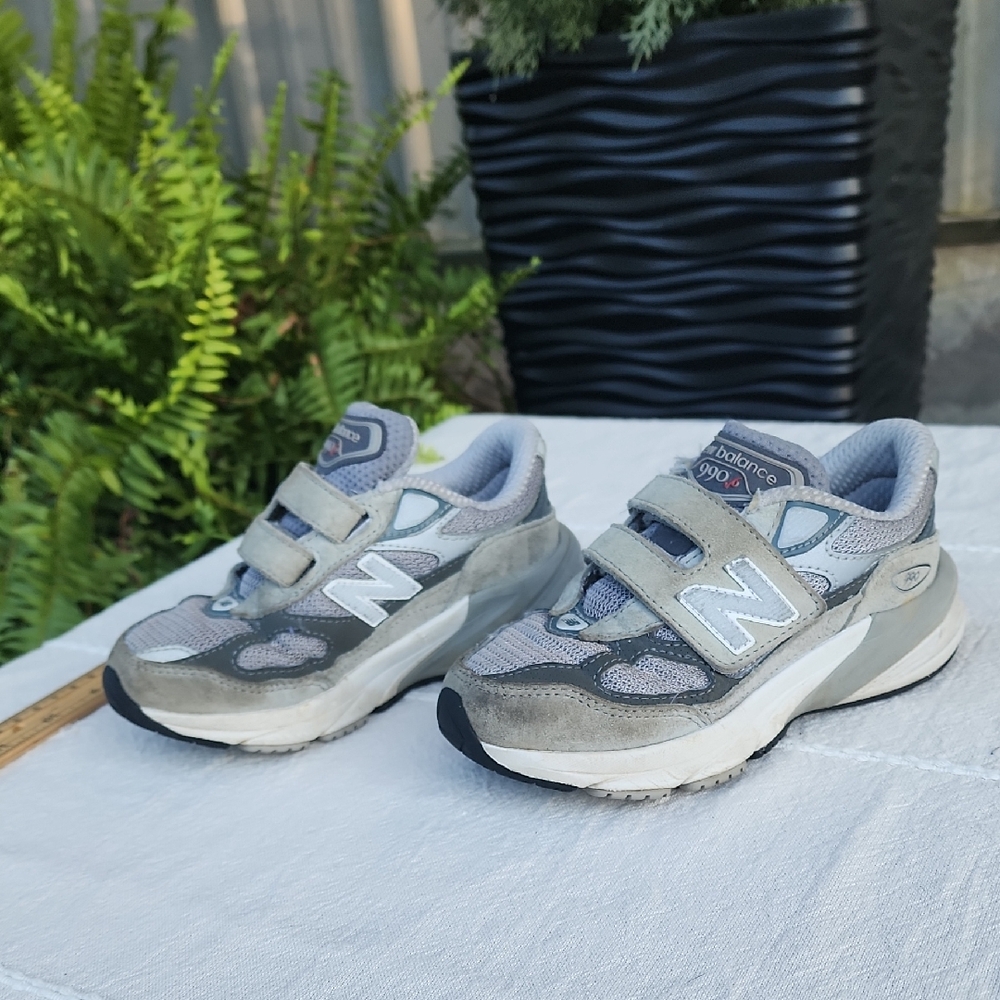 New Balance 990 Toddler Size 10.5 Velcro